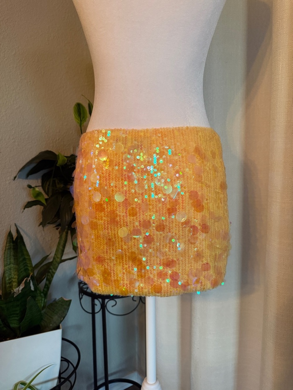 Edikted Yellow sequin mini skirt with Satin lining - Picture 2 of 10
